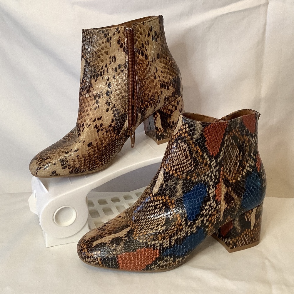 NWT Bamboo animal print ankle boots snake‎ print size 5.5